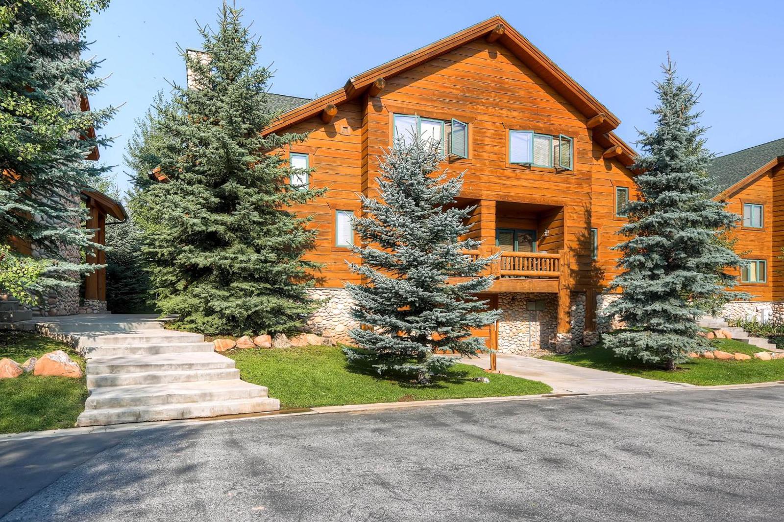 Timber Wolf Lodge by Park City Lodging Main image 1